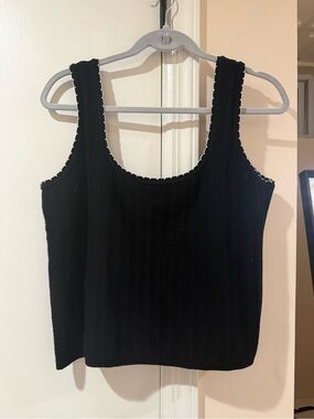 Black Ribbed Scallop-Edge Crop Tank Top - Women